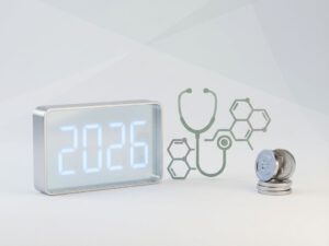 Calculator toont 2026 naast medische elementen stethoscoop en moleculen, met muntstapel voor consultkosten op witte achtergrond