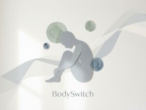 Persoon in grijstinten zittend met hoofd gebogen, omringd door abstracte cirkelvormige patronen die vermoeidheid symboliseren